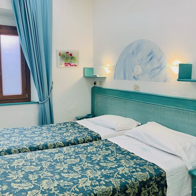 camera tripla comunicante